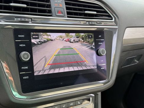 Used 2019 Volkswagen Tiguan SE w/ Panoramic Sunroof Package FWD image 19