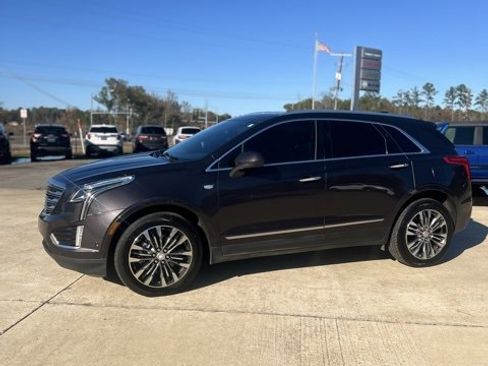 Used 2017 Cadillac XT5 Premium Luxury w/ Driver Assist Package image 4