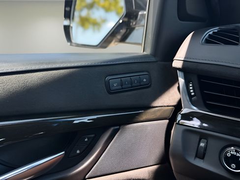 Used 2020 Cadillac Escalade ESV Platinum AWD/4WD image 17