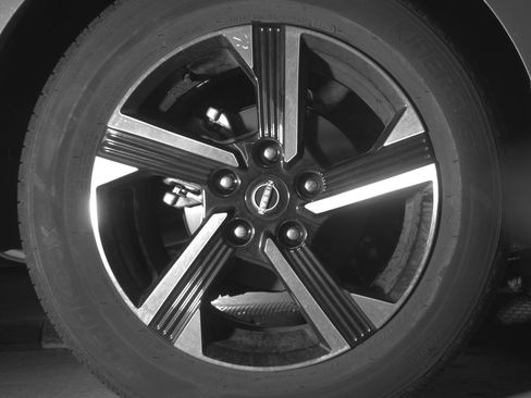 Used 2025 Nissan Sentra SV FWD image 15
