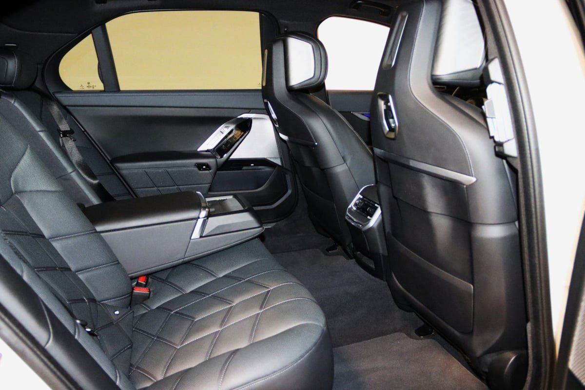 Used 2023 BMW 760i xDrive AWD/4WD image 75