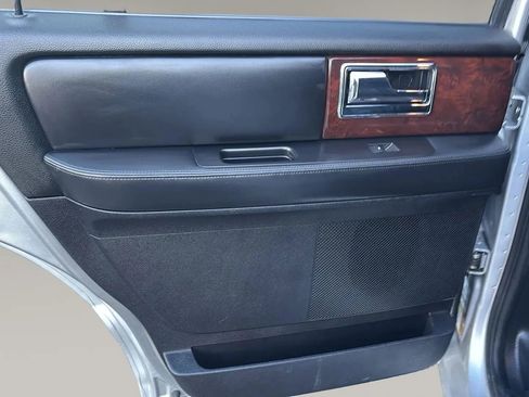 Used 2016 Lincoln Navigator Select image 12