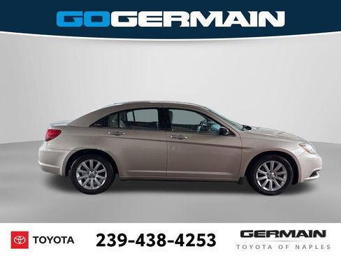 Used 2014 Chrysler 200 Limited FWD image 10
