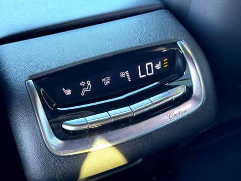 Used 2025 Cadillac XT6 Premium Luxury image 22