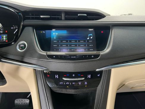 Used 2019 Cadillac XT5 AWD image 12