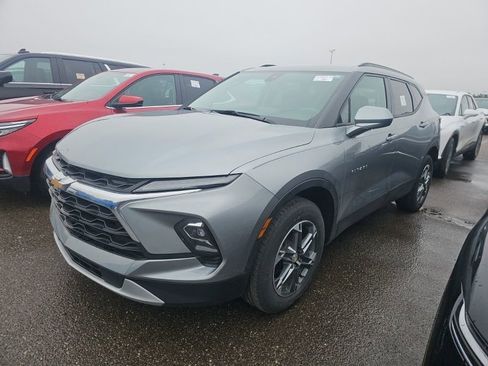 Used 2024 Chevrolet Blazer LT w/ Convenience Package FWD image 2