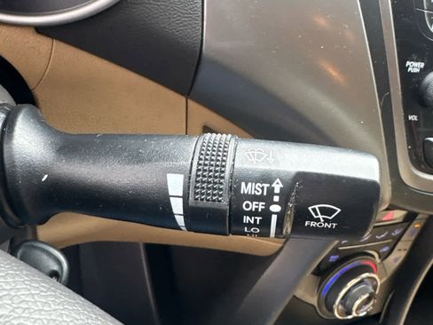 Used 2013 Hyundai Elantra GLS w/ Preferred Pkg image 19