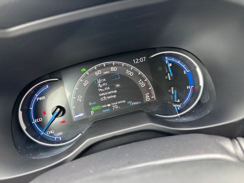 Used 2025 Toyota RAV4 LE image 40