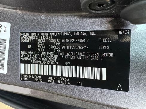 Used 2024 Toyota Sienna XLE w/ XLE Plus Package FWD image 34