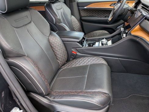 Used 2023 Jeep Grand Cherokee L Summit AWD/4WD image 39