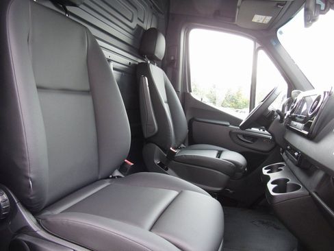 New 2025 Mercedes-Benz Sprinter 2500 image 17