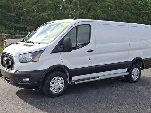 Certified 2025 Ford Transit 250 Low Roof w/ Exterior Upgrade Package RWD image 4