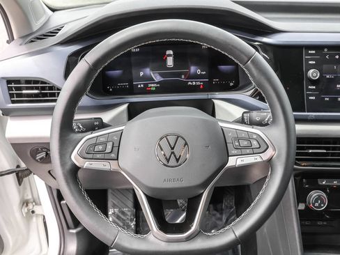 Used 2023 Volkswagen Taos SE w/ Black Wheel Package FWD image 18