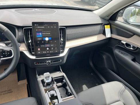 New 2026 Volvo XC90 T8 Plus w/ Protection Package Premier AWD/4WD image 15