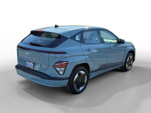 Certified 2025 Hyundai Kona SE image 5