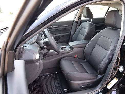 Certified 2025 Nissan Altima 2.5 SV w/ SV Premium Package AWD/4WD image 9