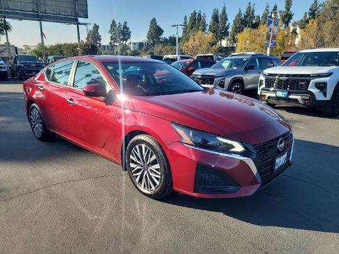 Used 2023 Nissan Altima 2.5 SV image 2