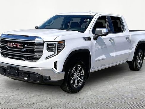 Used 2025 GMC Sierra 1500 SLT image 3