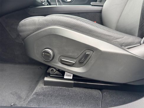 Certified 2025 Volvo XC60 B5 Plus image 26