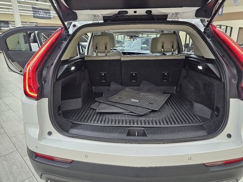Used 2020 Cadillac XT4 Luxury w/ Cold Weather Package FWD image 12