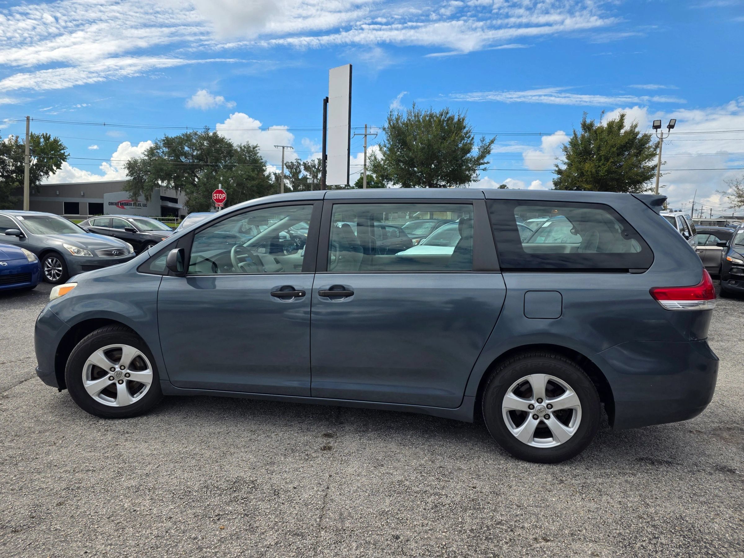 Used 2014 Toyota Sienna L FWD image 4