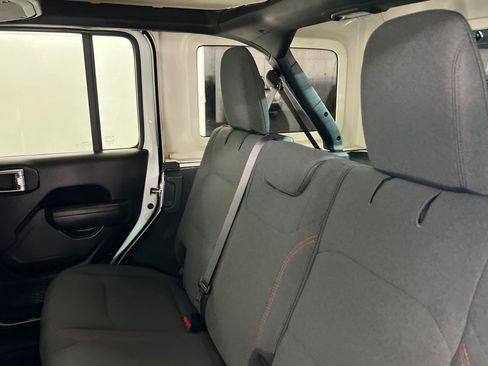 Used 2025 Jeep Wrangler Unlimited Rubicon AWD/4WD image 20