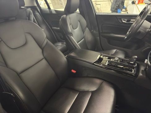 Used 2021 Volvo S60 T8 R-Design Expression image 11