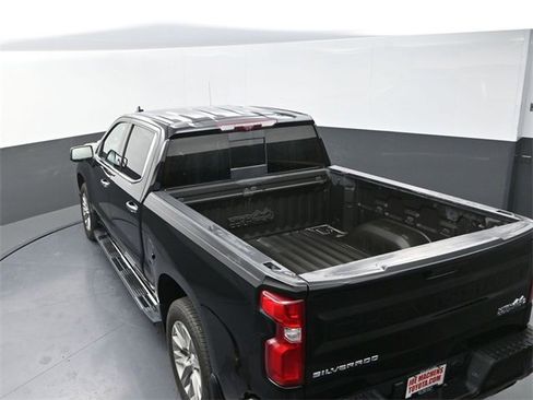 Used 2022 Chevrolet Silverado 1500 High Country w/ Technology Package image 23