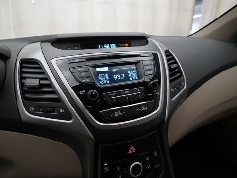 Used 2016 Hyundai Elantra SE image 6