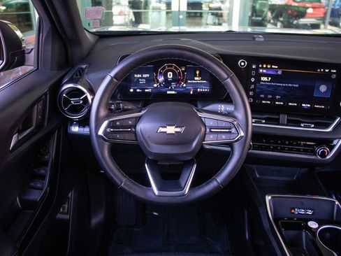 Used 2025 Chevrolet Equinox LT w/ Convenience Package II AWD/4WD image 12