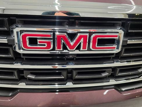 Used 2026 GMC Acadia Elevation FWD image 9