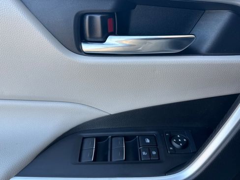 Used 2022 Toyota RAV4 XLE image 12