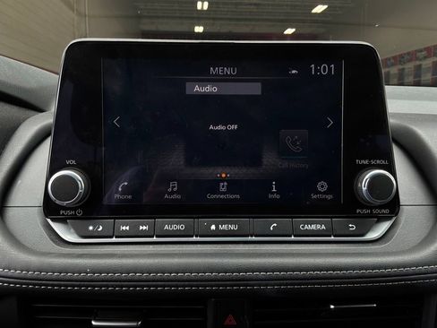Used 2025 Nissan Rogue SV FWD image 29