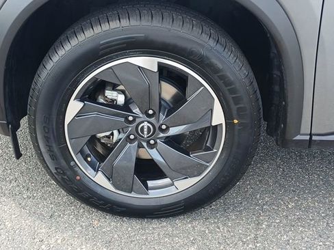 Used 2024 Nissan Rogue SV image 26