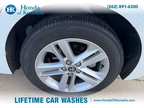 Used 2021 Toyota Corolla SE FWD image 3