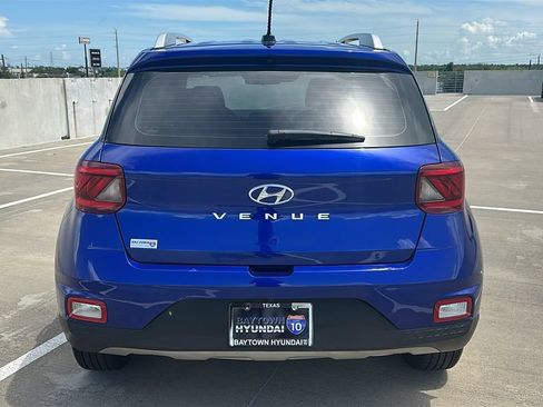 Used 2023 Hyundai Venue SEL FWD image 12