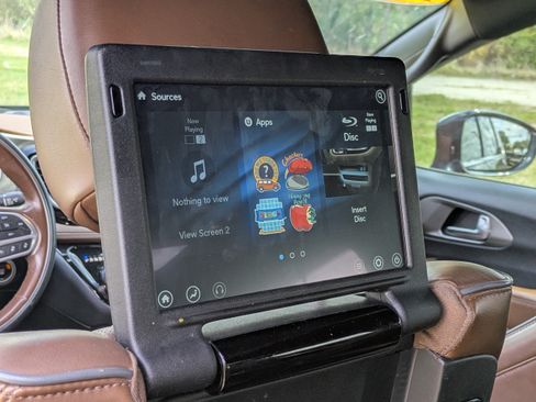 Used 2020 Chrysler Pacifica Limited w/ Advanced Safetytec Group FWD image 14