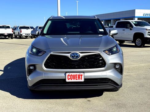 Used 2022 Toyota Highlander XLE image 3
