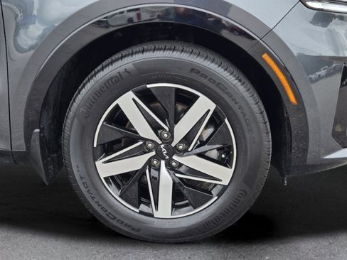 Used 2023 Kia Sorento S FWD image 4