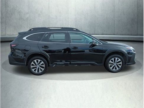 Used 2024 Subaru Outback Premium image 7