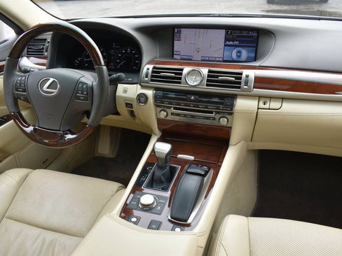 Used 2014 Lexus LS 460 AWD w/ Comfort Package image 31