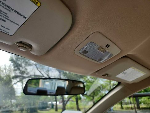 Used 2015 Toyota Corolla LE image 21