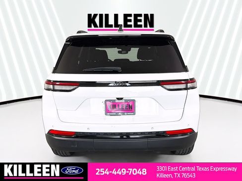 Used 2024 Jeep Grand Cherokee Altitude RWD image 7