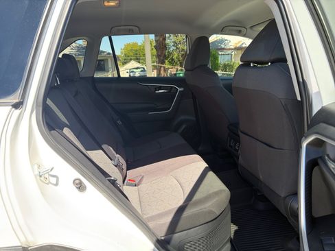 Used 2021 Toyota RAV4 XLE AWD/4WD image 27