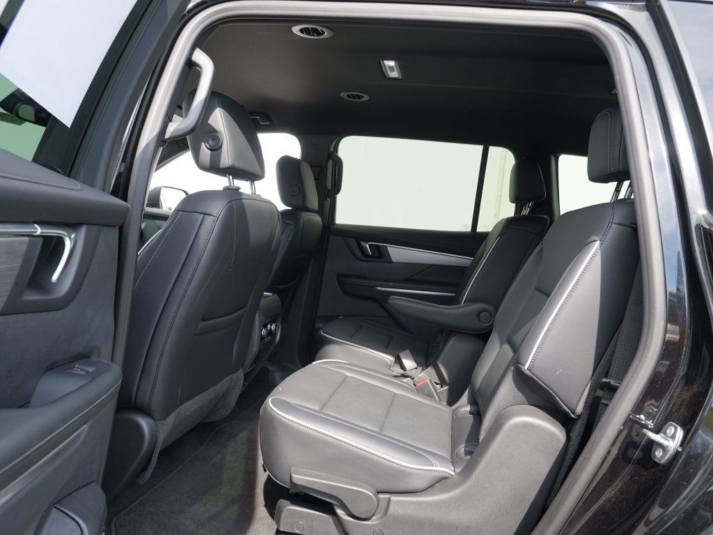 Certified 2026 Buick Enclave Preferred AWD/4WD image 18