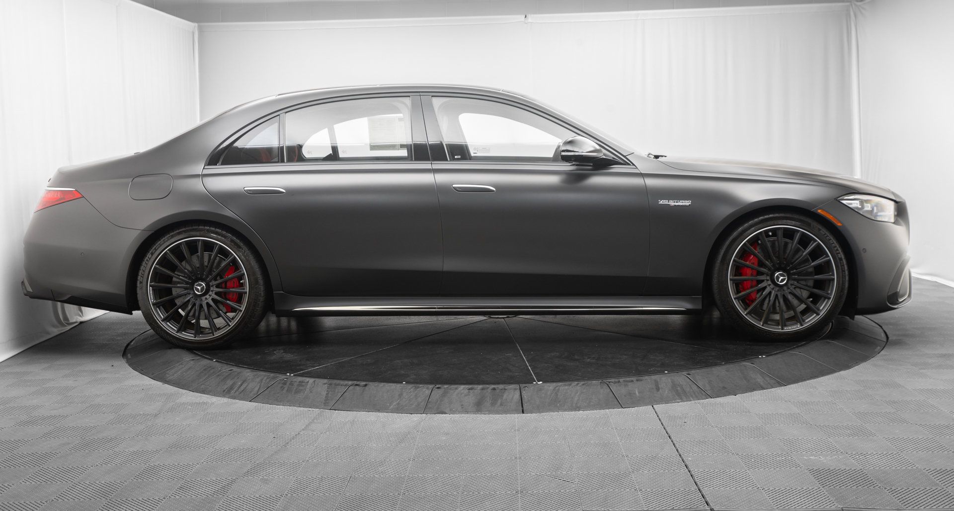 Used 2024 Mercedes-Benz S 63 AMG S w/ AMG Night Package image 8