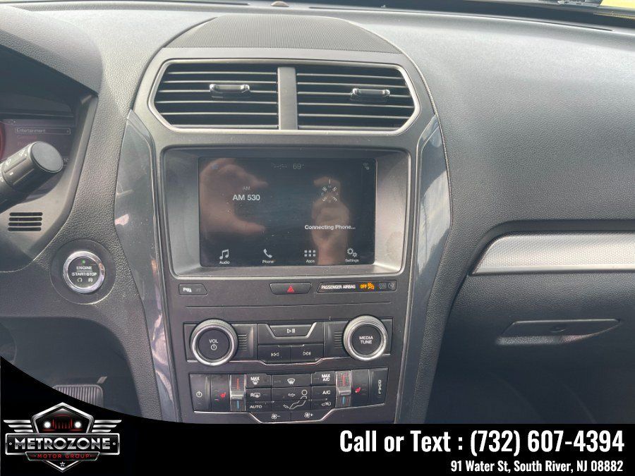 Used 2018 Ford Explorer XLT w/ Equipment Group 202A AWD/4WD image 29