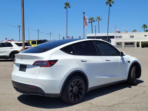 Used 2023 Tesla Model Y Long Range AWD/4WD image 3
