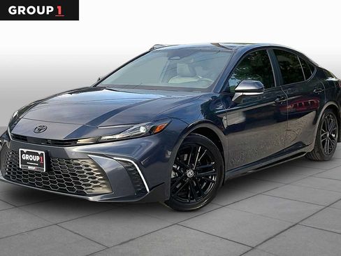 Used 2026 Toyota Camry SE w/ Convenience Package FWD image 1