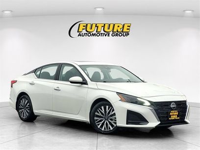 Used 2023 Nissan Altima 2.5 SV w/ SV Premium Package